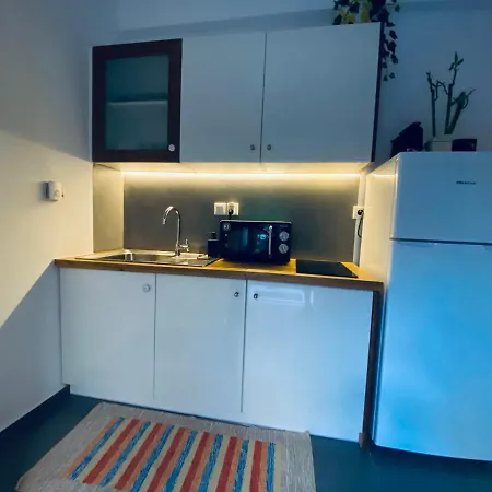 Appartement Small Gem Athens, Next To Metro Nomismatokopeio Athene